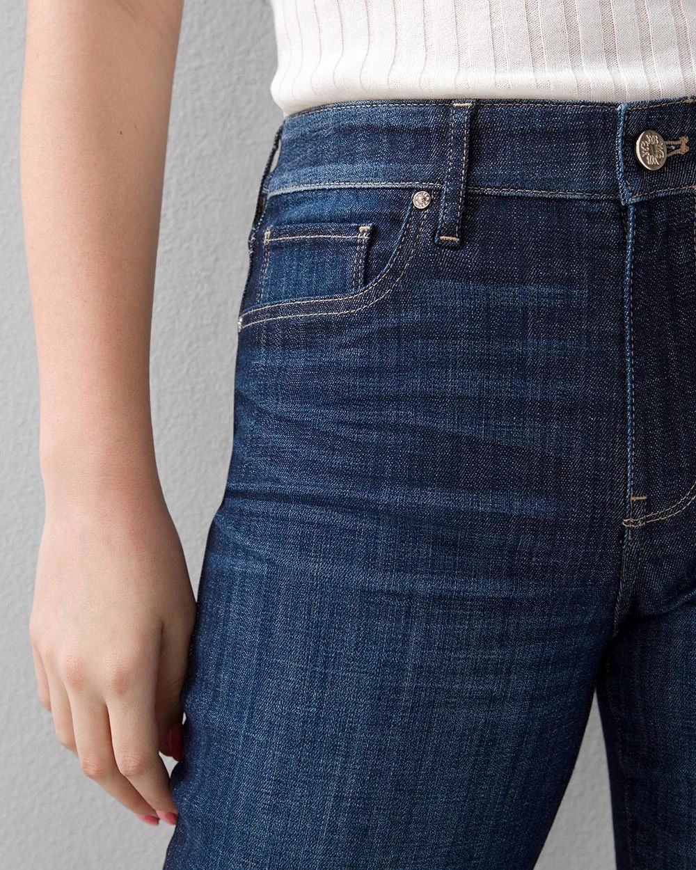Curvy Mid-Rise Everyday Soft Girlfriend Jeans